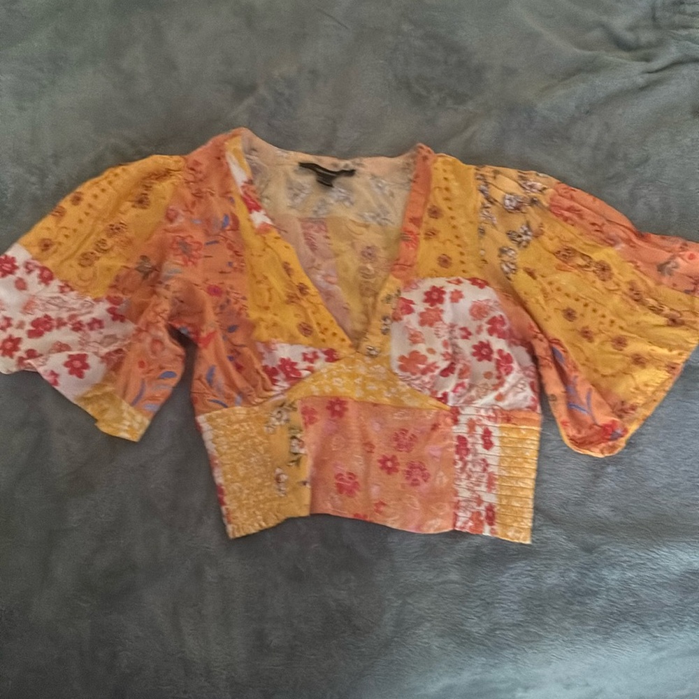 FOREVER 21 Size small Orange and yellow Floral FLARE top.